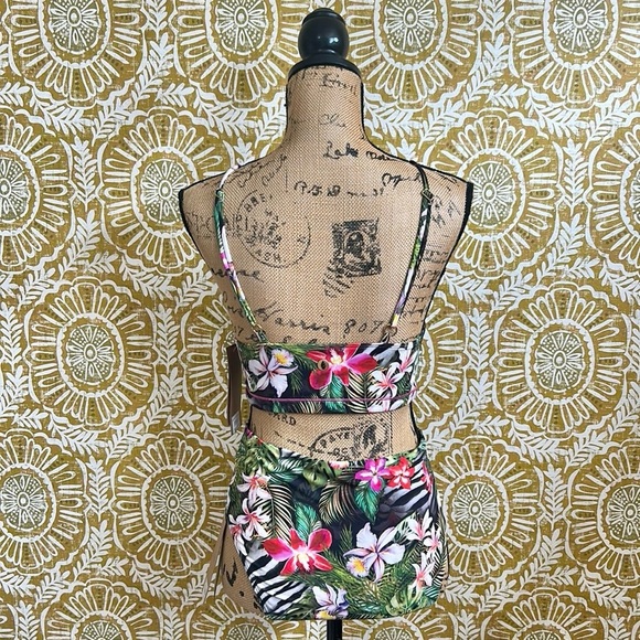 NWT DonaJo Savanna Floral Hawaiian Cropped Top & Bikini Bottom Set size 1 US S - Picture 9 of 11